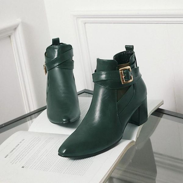 boots oversized 17 women shoes ankle for ladies in a solid colour with thick, pointed toes, Black
boots oversized 17 women shoes ankle for ladies in a solid colour with thick, pointed toes, Black