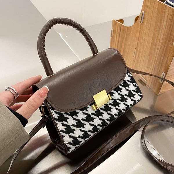 hong kong wind shoulder bag 2021 tide spring fashion western style messenger women's plover woolen cloth small square ba evening bags
hong kong wind shoulder bag 2021 tide spring fashion western style messenger women's plover woolen cloth small square ba evening bags