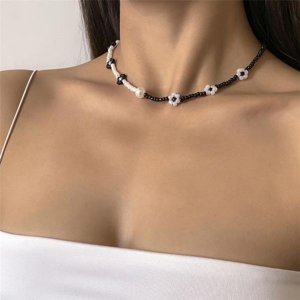 chokers sweet and cool creative stitching black white rice beads small daisy necklace retro single layer beaded, Golden;silver
chokers sweet and cool creative stitching black white rice beads small daisy necklace retro single layer beaded, Golden;silver