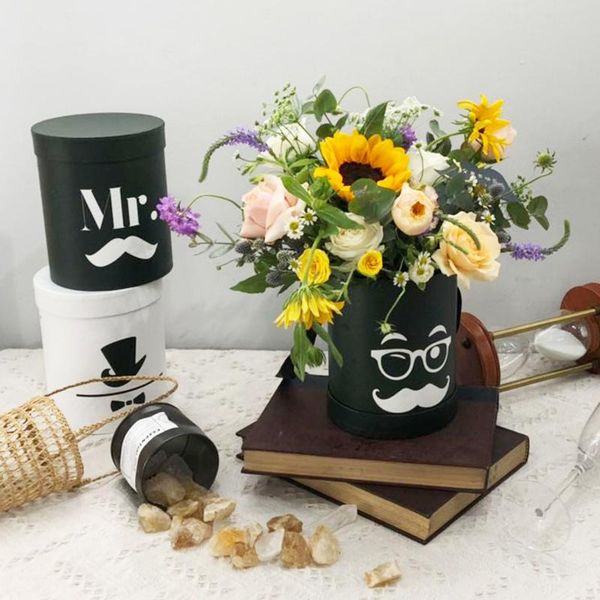 gift wrap 1pc printed mini portable flower box round hug bucket trumpet father's day florist bouquet package 14*18 cm
gift wrap 1pc printed mini portable flower box round hug bucket trumpet father's day florist bouquet package 14*18 cm