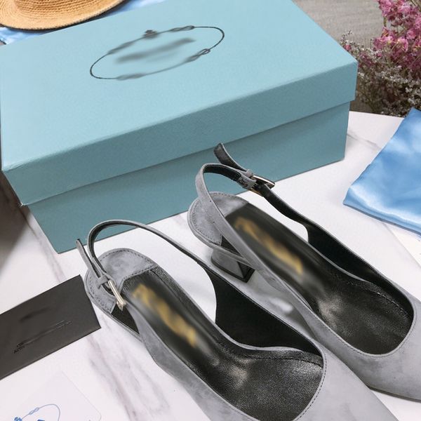 2021 good quality fashion women luxurys designers shoes designer sandals womens luxury high heels sandal dress shoess with box size 35-41 -g, Black
2021 good quality fashion women luxurys designers shoes designer sandals womens luxury high heels sandal dress shoess with box size 35-41 -g, Black