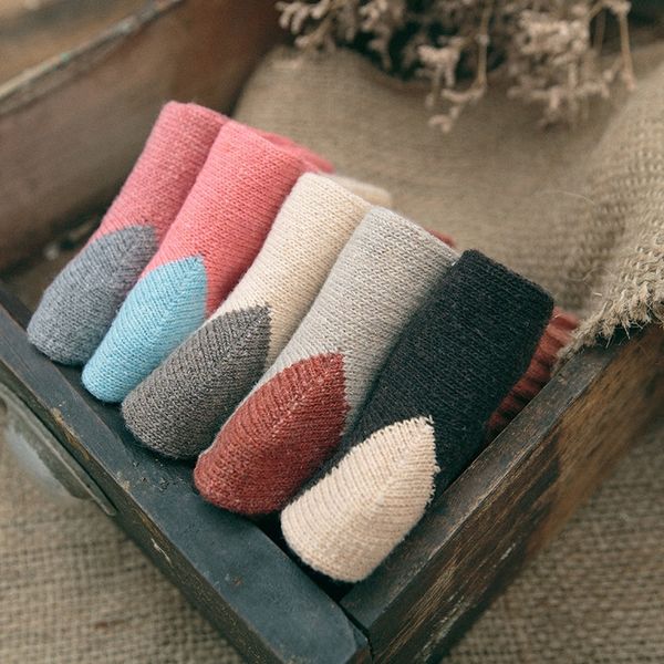 p9z winter thick warm wool screw stockings wool warm hosiery women's socks middle waist thickening screw female socks, Black;white
p9z winter thick warm wool screw stockings wool warm hosiery women's socks middle waist thickening screw female socks, Black;white