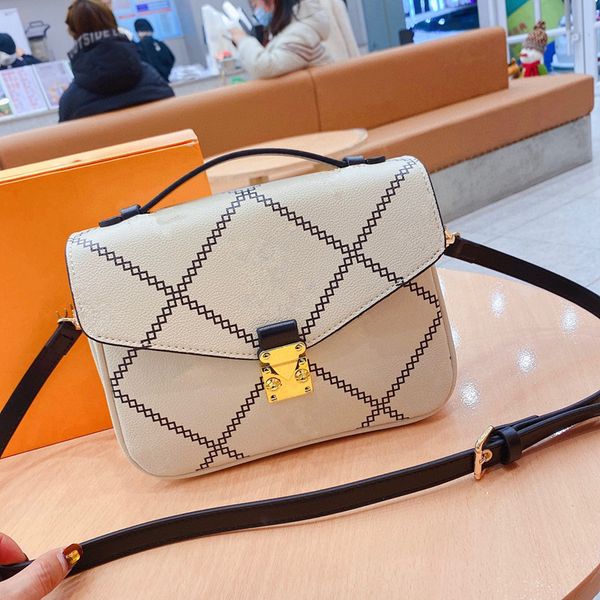 new designer messenger bag ladies brand shoulder bag leather handbag fashion emed buckle handle shoulder strap bag
new designer messenger bag ladies brand shoulder bag leather handbag fashion emed buckle handle shoulder strap bag