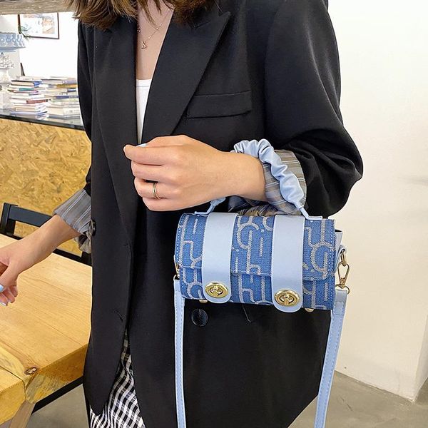 evening bags vintage fashion female luxury pattern bag 2021 quality pu leather women designer handbag small square shoulder messenger
evening bags vintage fashion female luxury pattern bag 2021 quality pu leather women designer handbag small square shoulder messenger