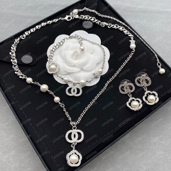 fashion pearl earrings set for women c earring luxurys designers heart necklace earrings jewelry choker with box d2111303z, Black
fashion pearl earrings set for women c earring luxurys designers heart necklace earrings jewelry choker with box d2111303z, Black