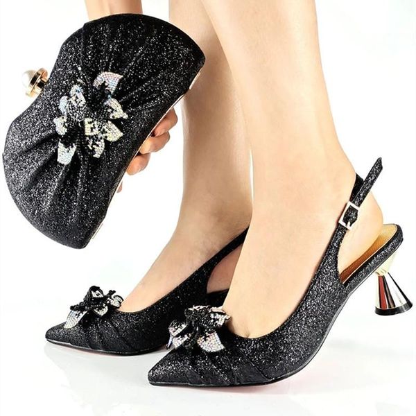 design pointed toe african 2021 spring lady shoes and bag set in black color pu leather nigerian women matching dress
design pointed toe african 2021 spring lady shoes and bag set in black color pu leather nigerian women matching dress