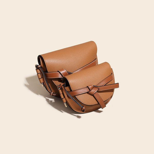 design handbag 100% leather 2021 new fashion all-match portable solid color one-shoulder diagonal bag purses and handbags luxury designer
design handbag 100% leather 2021 new fashion all-match portable solid color one-shoulder diagonal bag purses and handbags luxury designer