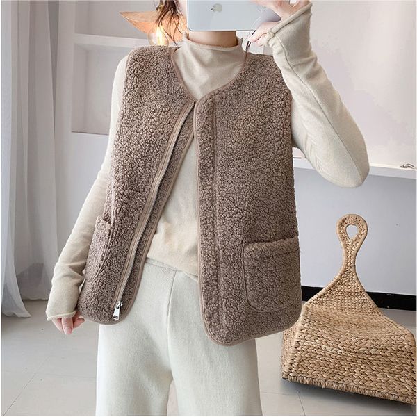 women lamb plush waistcoat winter casual o neck warm vest korean faux fur loose sleeveless coat female two pocket zipper outwear 210412, Black;white
women lamb plush waistcoat winter casual o neck warm vest korean faux fur loose sleeveless coat female two pocket zipper outwear 210412, Black;white