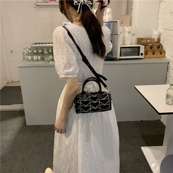 new retro women underarm handbags fashion design ladies shoulder messenger bag embroidery heart pattern female girls bucket bags
new retro women underarm handbags fashion design ladies shoulder messenger bag embroidery heart pattern female girls bucket bags