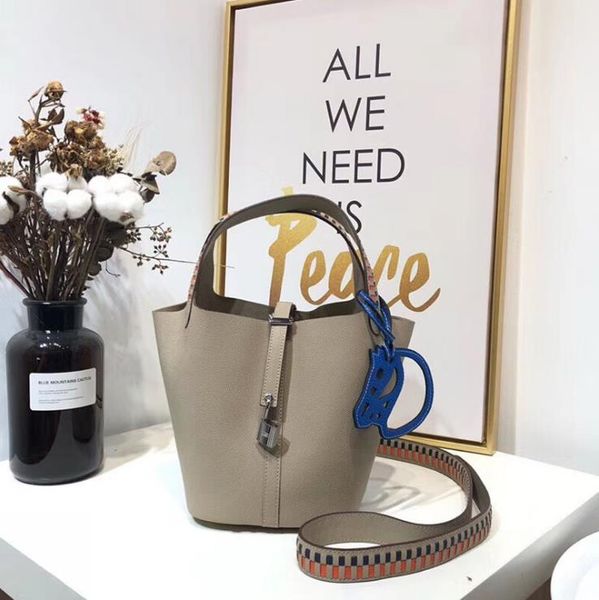 2021 summer bucket bag cowhide basket handbag women's shoulder messenger women woven bags
2021 summer bucket bag cowhide basket handbag women's shoulder messenger women woven bags