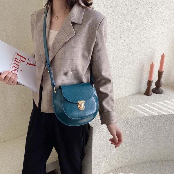fashion oil skin messenger bag pu ladies retro temperament shoulder semi-circle saddle simple durable design bags
fashion oil skin messenger bag pu ladies retro temperament shoulder semi-circle saddle simple durable design bags