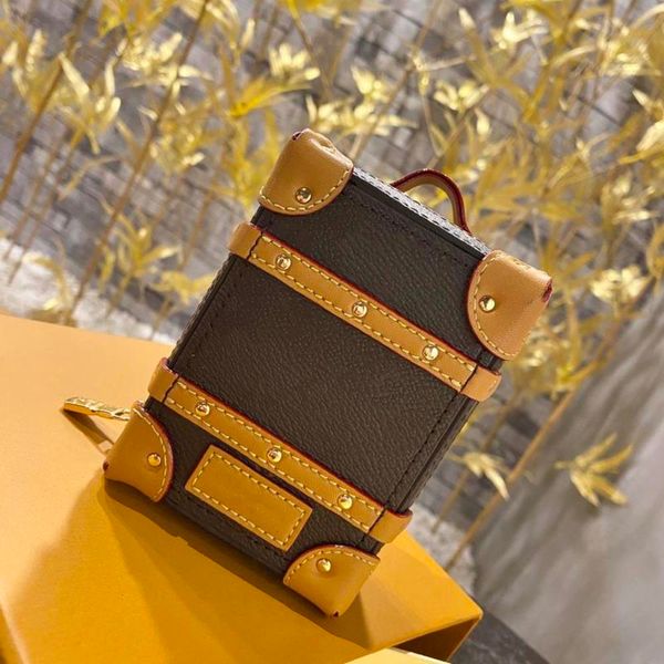 Designer luxuryMen Luxury Designer Tote bag Fashion classic three in one killer handbag Leather handbags for man and womens bags with box 80221
Designer luxuryMen Luxury Designer Tote bag Fashion classic three in one killer handbag Leather handbags for man and womens bags with box 80221