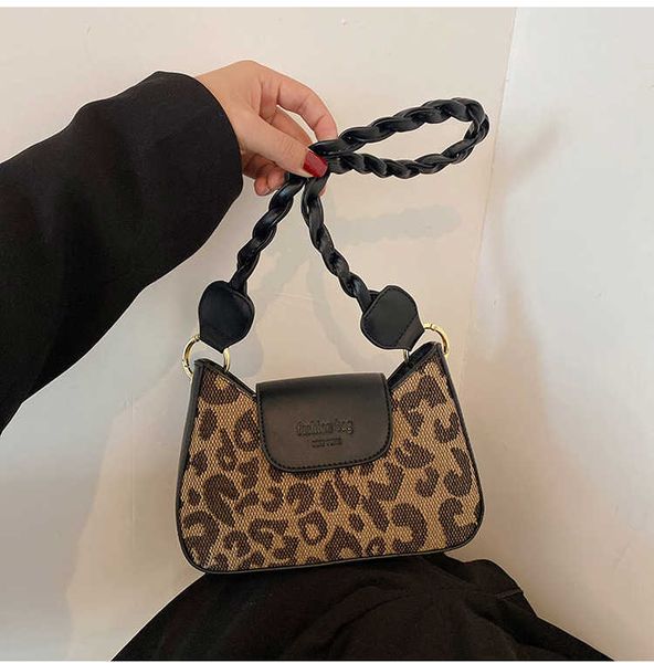 net red women's shoulder bag foreign style texture woven rope underarm bag fashion contrast leopard pattern msenger
net red women's shoulder bag foreign style texture woven rope underarm bag fashion contrast leopard pattern msenger