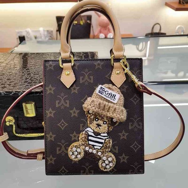 gulive diamond bear series old flower tote bag women's 2021 autumn and winter new portable single shoulder diagonal span
gulive diamond bear series old flower tote bag women's 2021 autumn and winter new portable single shoulder diagonal span
