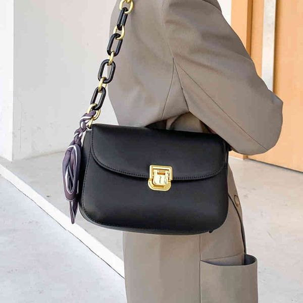 designer bags2021 new saddle bag ladies shoulder messenger resin chain leather spring and summer fashion trend all-match underarm bag blackl
designer bags2021 new saddle bag ladies shoulder messenger resin chain leather spring and summer fashion trend all-match underarm bag blackl