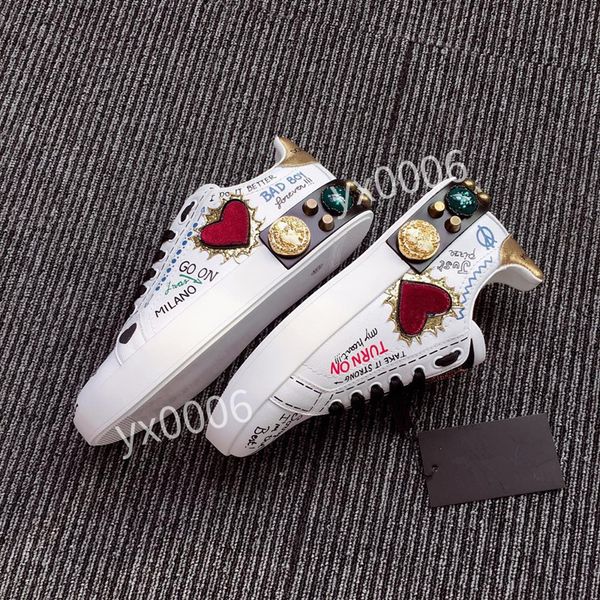 2022 men's shoes business dress luxurious men kaws lulu loafers high grade hand customized breathable british trend color polished brid, Red;white
2022 men's shoes business dress luxurious men kaws lulu loafers high grade hand customized breathable british trend color polished brid, Red;white