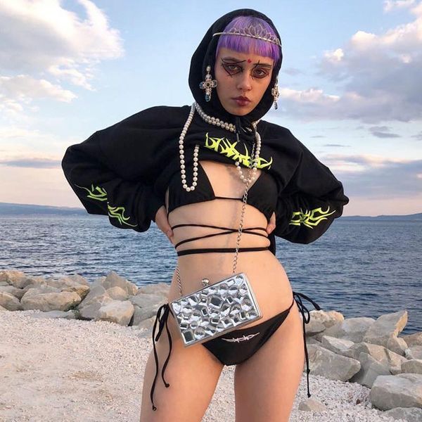 yiciya loosen streetwear black cappuccio worked on shinning shirt print felpe moletom long felpa with women
yiciya loosen streetwear black cappuccio worked on shinning shirt print felpe moletom long felpa with women
