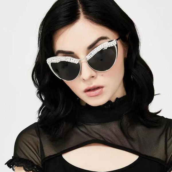 retro luxury small diamond cat eye sunglasses woman rhinestone alloy frame glasses 2021, White;black
retro luxury small diamond cat eye sunglasses woman rhinestone alloy frame glasses 2021, White;black