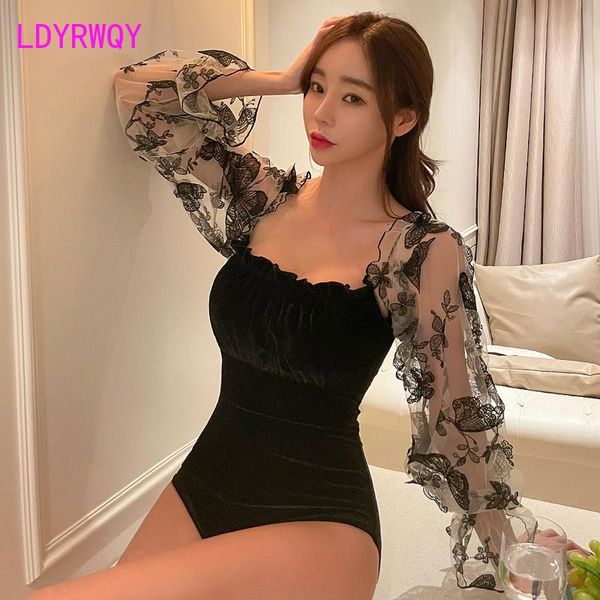 one-piece suits ldyrwqy 2021 lace long sleeve stitching solid color pleated high waist triangle bikini swimsuit korea
one-piece suits ldyrwqy 2021 lace long sleeve stitching solid color pleated high waist triangle bikini swimsuit korea