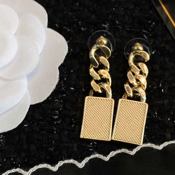 2021 new brand fashion jewelry for women nameplate design earrings party luxury c name stamp signature lock, Golden
2021 new brand fashion jewelry for women nameplate design earrings party luxury c name stamp signature lock, Golden
