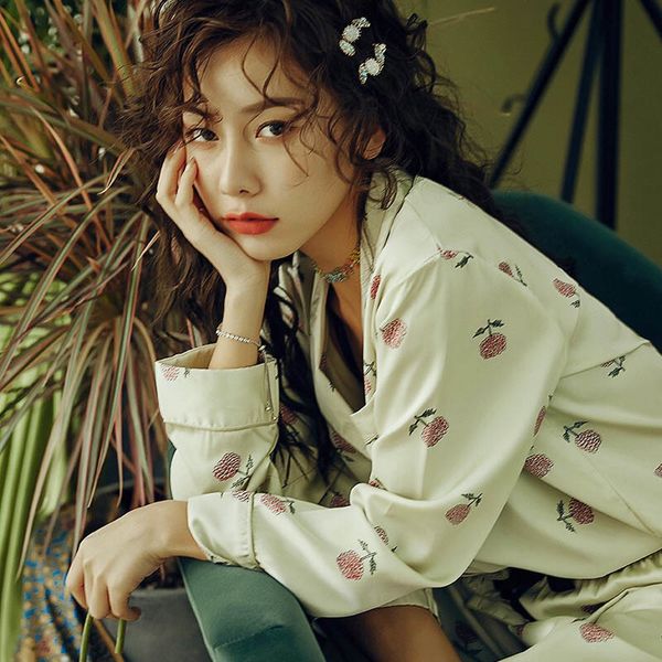 women's sleepwear spring floral printed pajamas set comfort ice silk soft loose women turn-down collar fresh style tender homewear, Black;red
women's sleepwear spring floral printed pajamas set comfort ice silk soft loose women turn-down collar fresh style tender homewear, Black;red