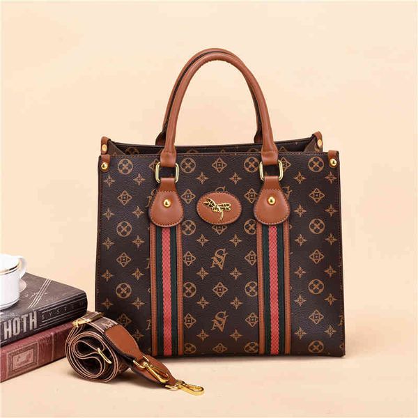 2022 factory outlet hand women's large capacity tote bag early spring fashion broadband messenger printed bag 2c62
2022 factory outlet hand women's large capacity tote bag early spring fashion broadband messenger printed bag 2c62