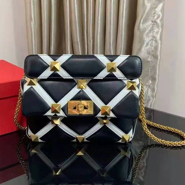 genuine leather handbag large rivet rhombic bag shoulder strap two-tone luxurys fashion designers bags detachable sharp chain classic girl h
genuine leather handbag large rivet rhombic bag shoulder strap two-tone luxurys fashion designers bags detachable sharp chain classic girl h