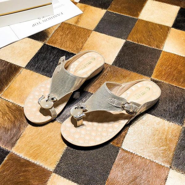 sandals 2021 slippers female summer korean version of flip flops beach shoes rhinestone outdoor soft bottom non-slip, Black
sandals 2021 slippers female summer korean version of flip flops beach shoes rhinestone outdoor soft bottom non-slip, Black