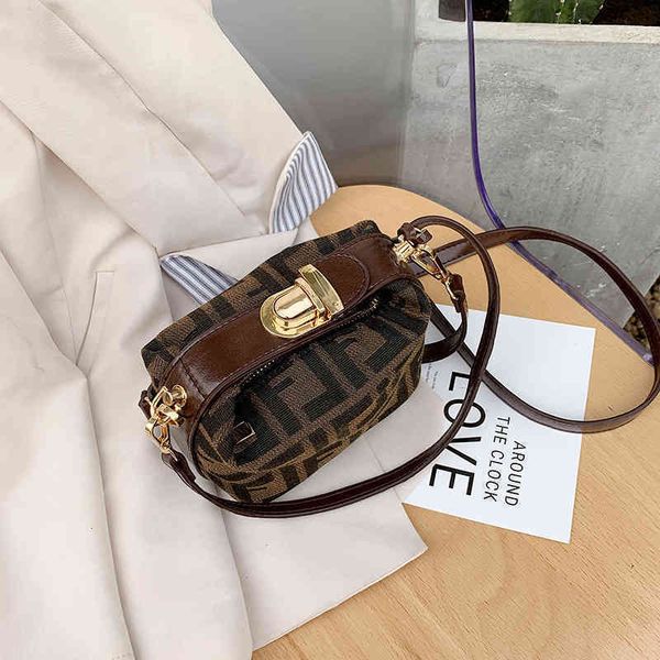 2022 factory wholesale new mini single shoulder diagonal advanced women's pillow bag
2022 factory wholesale new mini single shoulder diagonal advanced women's pillow bag