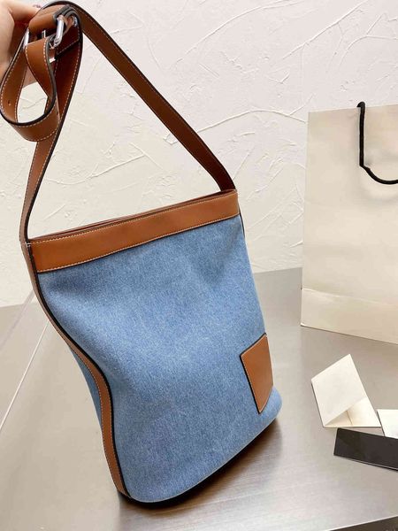 factory denim leather bucket bag portable one shoulder leisure street fashion simple shopping luxuryss designerss yw
factory denim leather bucket bag portable one shoulder leisure street fashion simple shopping luxuryss designerss yw