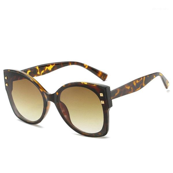 sunglasses fashion oversized cat women 2021 vintage gradient stripe big frame sun glasses uv400 shades fml, White;black
sunglasses fashion oversized cat women 2021 vintage gradient stripe big frame sun glasses uv400 shades fml, White;black