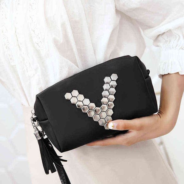 fashion letter v cosmetic bag women travel makeup case zipper make up handbag organizer storage pouch toiletry wash kit bag 220108
fashion letter v cosmetic bag women travel makeup case zipper make up handbag organizer storage pouch toiletry wash kit bag 220108