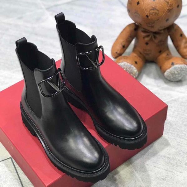 boots genuine leather ankle woman metal decora elastic band round toes square heels, Black
boots genuine leather ankle woman metal decora elastic band round toes square heels, Black