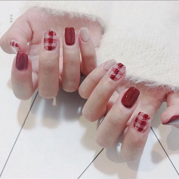 24pcs/set artificial french multiple colors fake nails lattice grid design false tips press on with 2g glue1, Red;gold
24pcs/set artificial french multiple colors fake nails lattice grid design false tips press on with 2g glue1, Red;gold