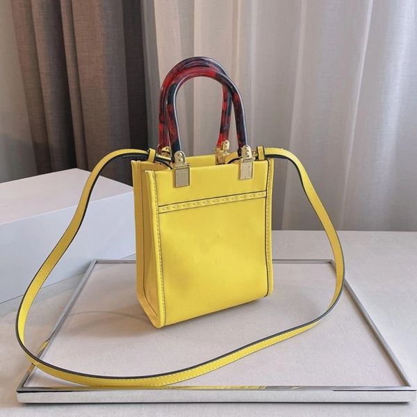 fashion genuine leather mini bag hangbag three colors women shoulder bags handbags backpacks size18x13x6.5cm
fashion genuine leather mini bag hangbag three colors women shoulder bags handbags backpacks size18x13x6.5cm