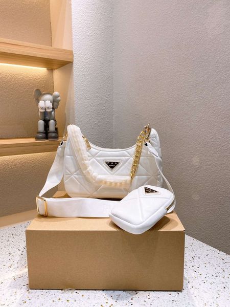 2021 handbag white fashion leather fabric soft and comfortable high-end chain shoulder strap casual and versatile style temperament
2021 handbag white fashion leather fabric soft and comfortable high-end chain shoulder strap casual and versatile style temperament