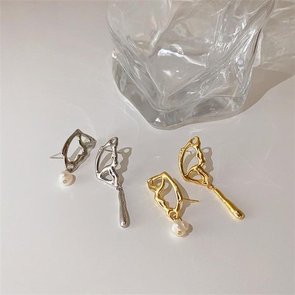 stud irregular asymmetrical hollow metal imitation pearl earrings for women korean personality fashion jewelry gifts, Golden;silver
stud irregular asymmetrical hollow metal imitation pearl earrings for women korean personality fashion jewelry gifts, Golden;silver