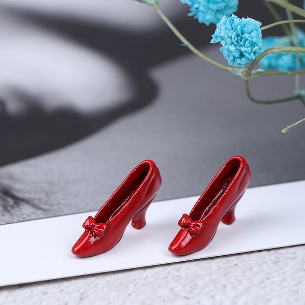1 pair 112 dollhouse miniature accessories red high-heeled shoes princess shoe dolls accessory
1 pair 112 dollhouse miniature accessories red high-heeled shoes princess shoe dolls accessory