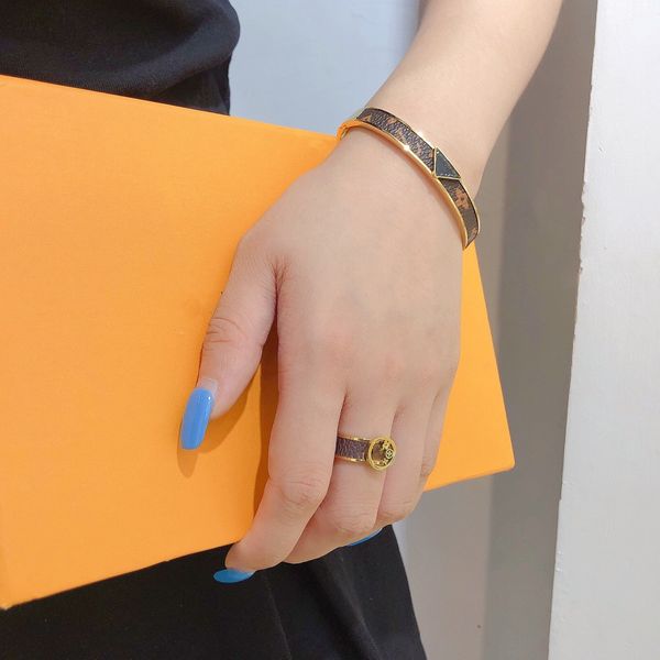 wholesale stone bangle stainless bracelets women men screw screwdriver bracelet couple jewelry, Golden;silver
wholesale stone bangle stainless bracelets women men screw screwdriver bracelet couple jewelry, Golden;silver