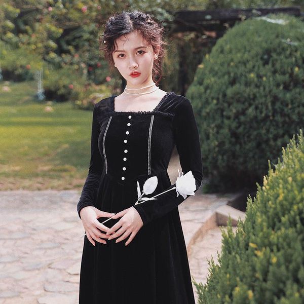casual dresses high end women hepburn style black retro velvet long-sleeved dress square collar and beaded chic fashion autumn 2021, Black;gray
casual dresses high end women hepburn style black retro velvet long-sleeved dress square collar and beaded chic fashion autumn 2021, Black;gray