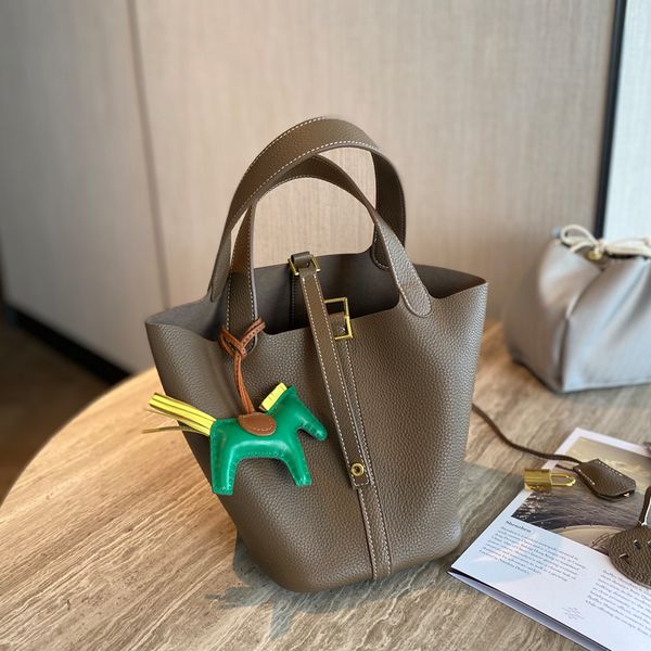 customized high-grade vegetable basket bag khaki leather handbag layer cowhide bucket bag all-matching
customized high-grade vegetable basket bag khaki leather handbag layer cowhide bucket bag all-matching