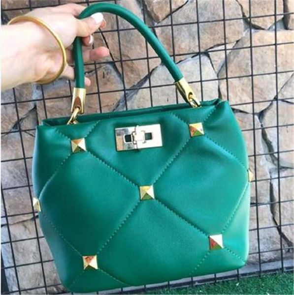 evening bags 2021 fashion designer bucket bag women genuine leather shoulder crossbody lady luxury rivet handbag
evening bags 2021 fashion designer bucket bag women genuine leather shoulder crossbody lady luxury rivet handbag