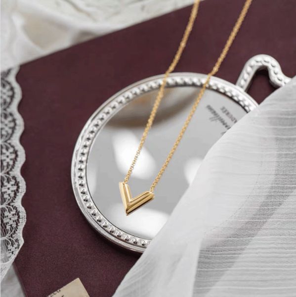 never fading 3 colors stainless steel gold necklace v letter pendant classic style designer necklaces love women jewelry wholesalexj92{categ
never fading 3 colors stainless steel gold necklace v letter pendant classic style designer necklaces love women jewelry wholesalexj92{categ