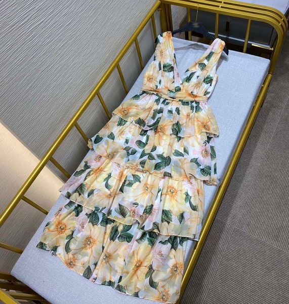 casual dresses luxury runway 2021 summer camellia printed v-neck backless long dress women's ruffles cake holiday vestdios y445, Black;gray
casual dresses luxury runway 2021 summer camellia printed v-neck backless long dress women's ruffles cake holiday vestdios y445, Black;gray