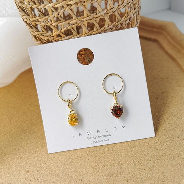 korean version fashion star with love crystal asymmetric rhinestone round earrings for woman shiny elegant holiday earring stud, Golden;silver
korean version fashion star with love crystal asymmetric rhinestone round earrings for woman shiny elegant holiday earring stud, Golden;silver