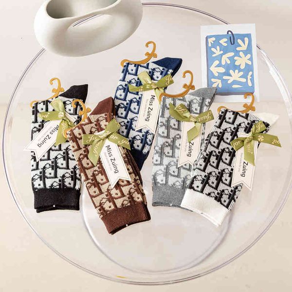 socks in autumn and winter women's stockings combed cotton double needle way pile ins, Black;white
socks in autumn and winter women's stockings combed cotton double needle way pile ins, Black;white