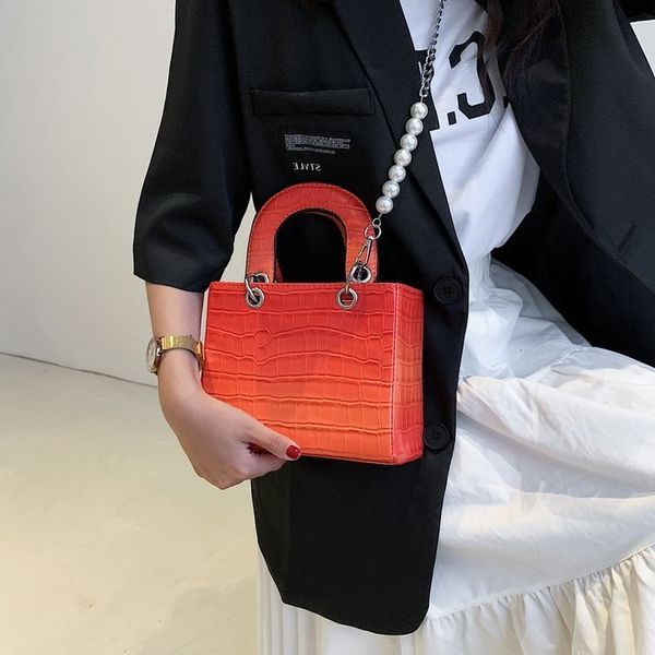 2021 summer new fashion trend portable princess bag texture stone grain gradient pearl accessories temperament messenger
2021 summer new fashion trend portable princess bag texture stone grain gradient pearl accessories temperament messenger