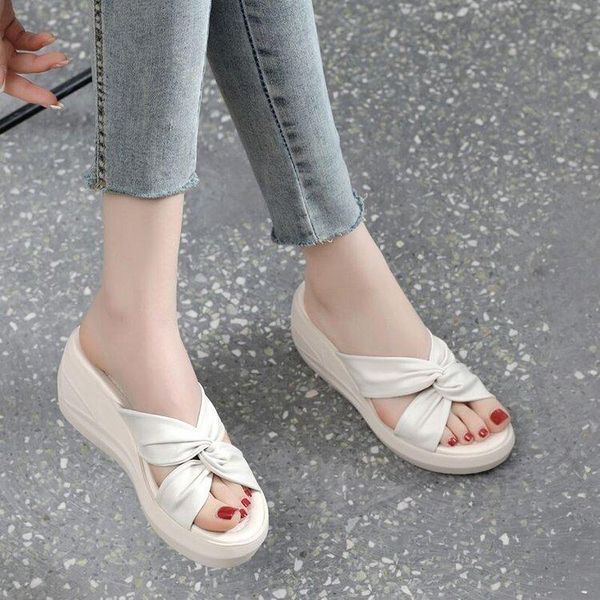 slippers women sandals platform shoes pleated 2021 summer indoor outdoor flip-flops beach female pu, Black
slippers women sandals platform shoes pleated 2021 summer indoor outdoor flip-flops beach female pu, Black