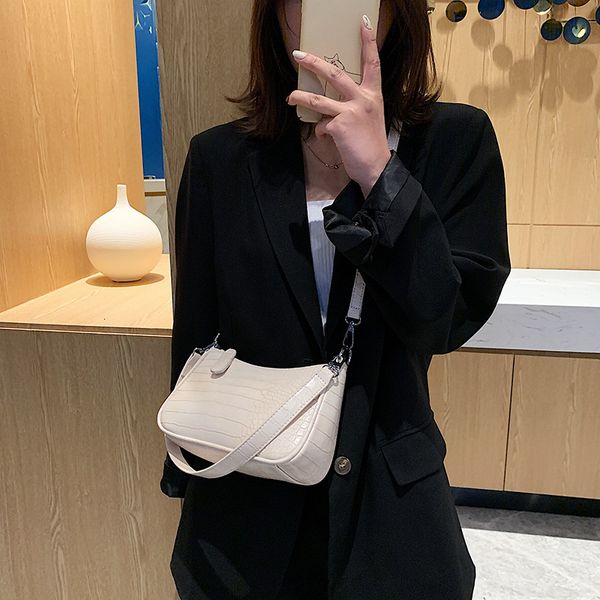 fashion net 2021 red messenger spring summer ins handbag single shoulder underarm women's bag 
fashion net 2021 red messenger spring summer ins handbag single shoulder underarm women's bag