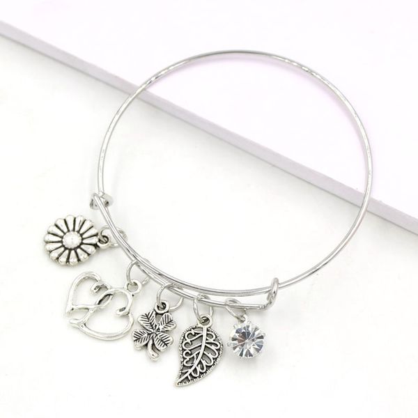 2021 wholesale flower leaf double heart charm bracelets adjustable expandable wire bangle and bracelet for women jewelry, Golden;silver
2021 wholesale flower leaf double heart charm bracelets adjustable expandable wire bangle and bracelet for women jewelry, Golden;silver